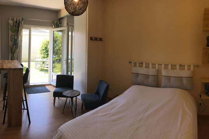 Gîte pour 2 personnes, avec piscine et jardin à Viriat - 3