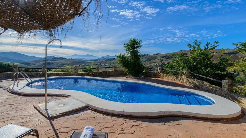 Casa rural para 5 personas, con terraza además de piscina y jardín en Villanueva de la Concepción - 2