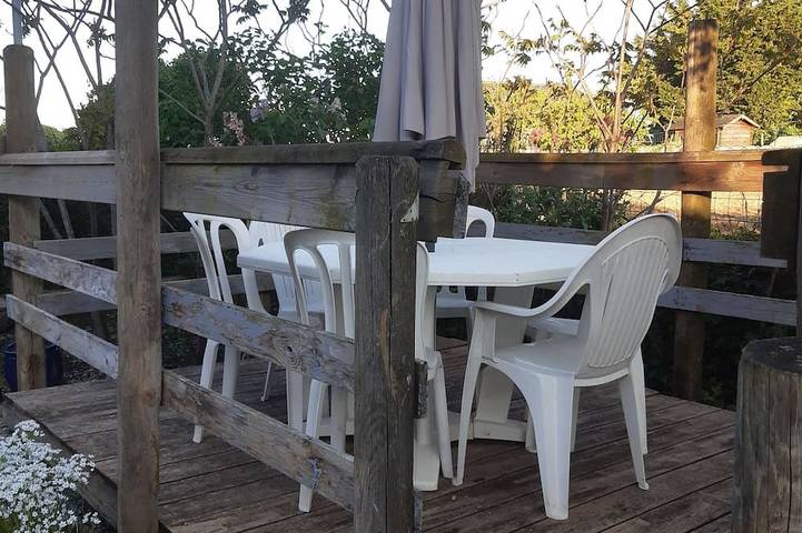 Gîte pour 5 personnes, avec terrasse ainsi que jardin et piscine