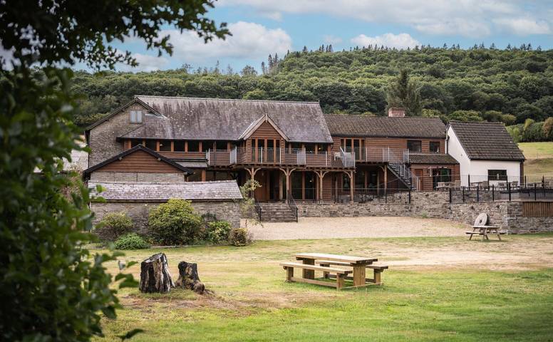 Log cabin for 26 people, with Hot tub and Garden as well as View in Powys