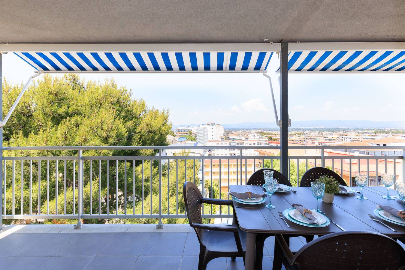 Entire apartment, S408-246 Uhc Chamonix in Salou, Costa Dorada