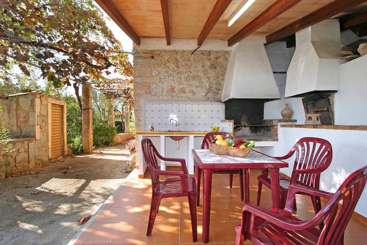 Landhaus 'Punxa' mit Bergblick, WLAN und Klimaanlage in Pollença Stadt, Pollença