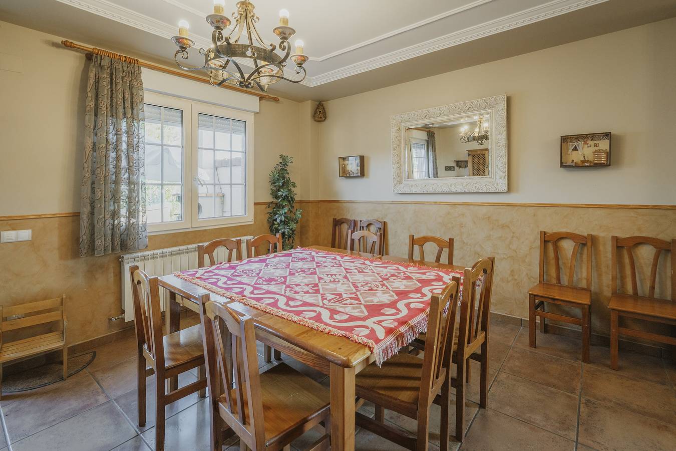Casa de vacaciones 'San Pelayo' con vistas a la montaña, piscina compartida y terraza privada in San Millán de Lara, Provincia de Burgos