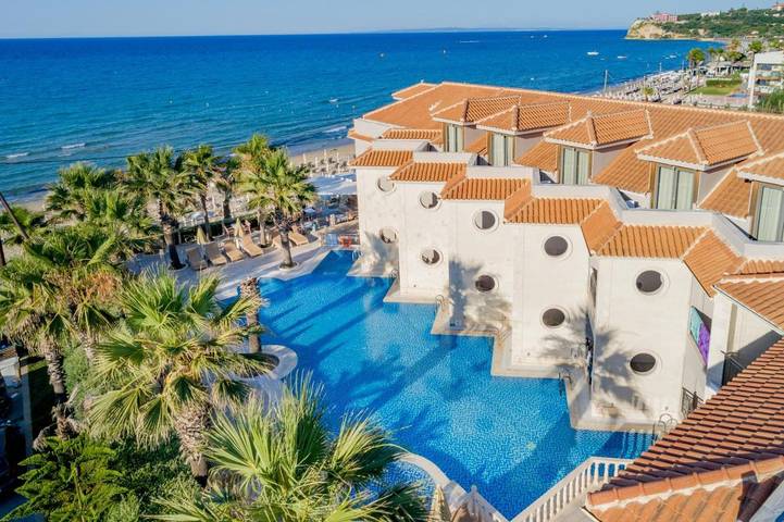 Hôtel pour 3 personnes, avec vue ainsi que balcon et piscine