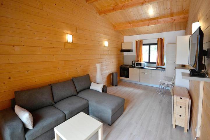 Location de vacances pour 4 personnes, avec jardin et piscine à Camélas - 2