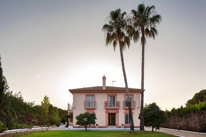 Casa rural para 15 personas, con Balcón y Terraza además de Jardín y Piscina en Tomares - 2