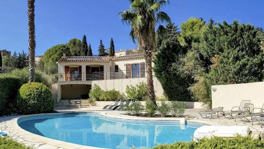 Ferienhaus für 9 Personen, mit Pool und Garten, mit Haustier