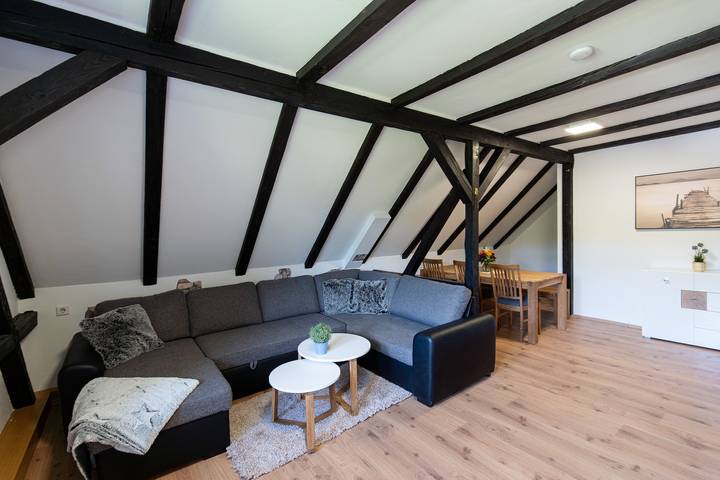Ganze Ferienwohnung, Alte Schule Spittelstein 1.Og links in Rödental, Oberes Maintal - Coburger Land