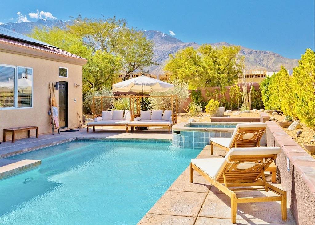 Luxury 4 bed 3 bath with saltwater pool/spa in Palm Springs, Coachella Valley