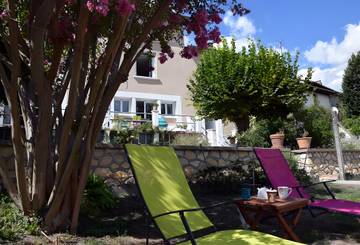 Gîte pour 9 personnes, avec jardin à Saint-Germain-du-Salembre