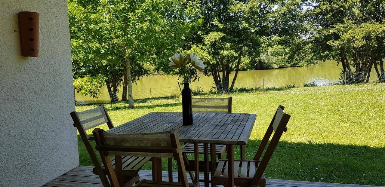Cottage privé avec Terrasse et Piscine - bord de Lac & Forêt in Miramont-de-Guyenne, Région de Marmande