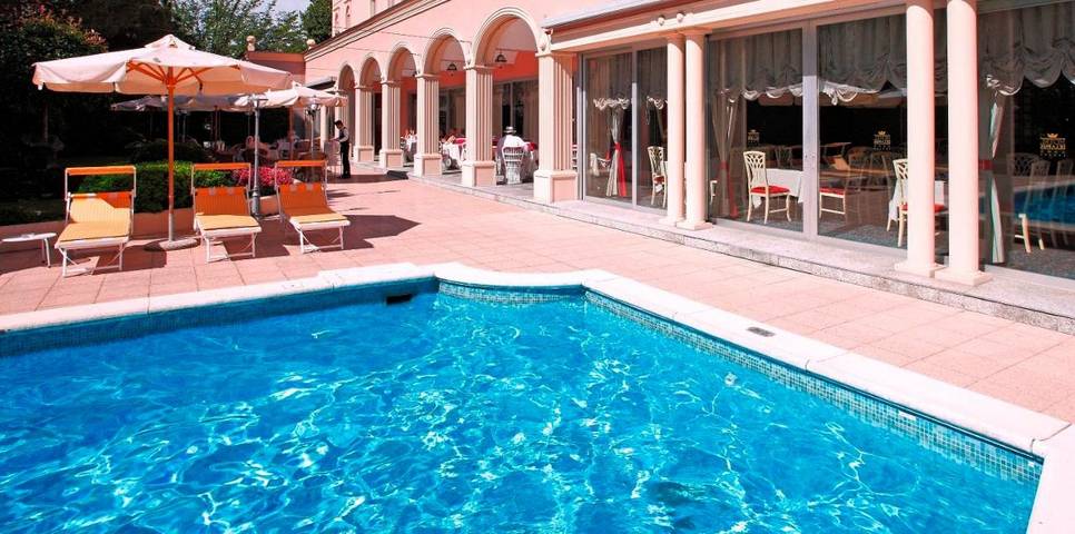 Hôtel pour 2 personnes, avec balcon et piscine