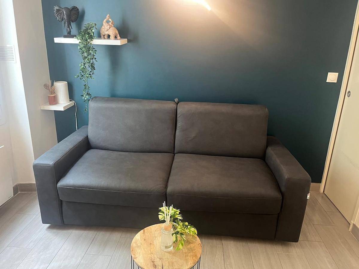 Appartement entier, One-Bedroom Apartment in Les Lilas, Seine-Saint-Denis