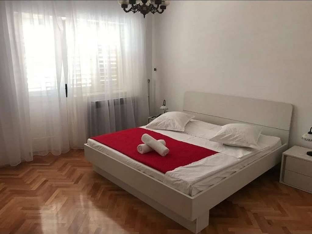 Ganze Wohnung, 3-Zimmer-Ferienwohnung mit Balkon und Meerblick Grebastica (Sibenik) A-23339-d in Grebastica, Šibenik-Knin