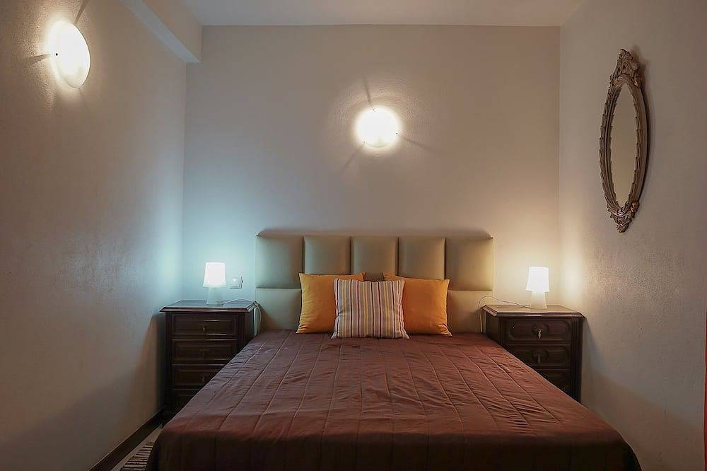 Quentao White Villa, Wifi, Ac, Pool in Quarteira, Distrito de Faro