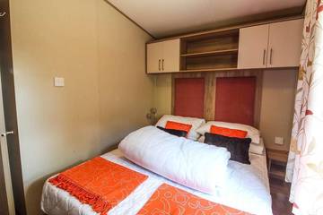 Static Caravan for 8 People in Walton on the Naze, Essex, Photo 1