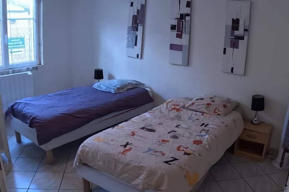 Entire apartment, Spacious T3 near Montargis station in Châlette-sur-Loing, Montargis region