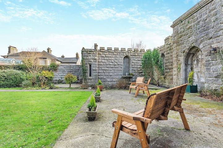 Log cabin for 3 people, with garden in Ulverston