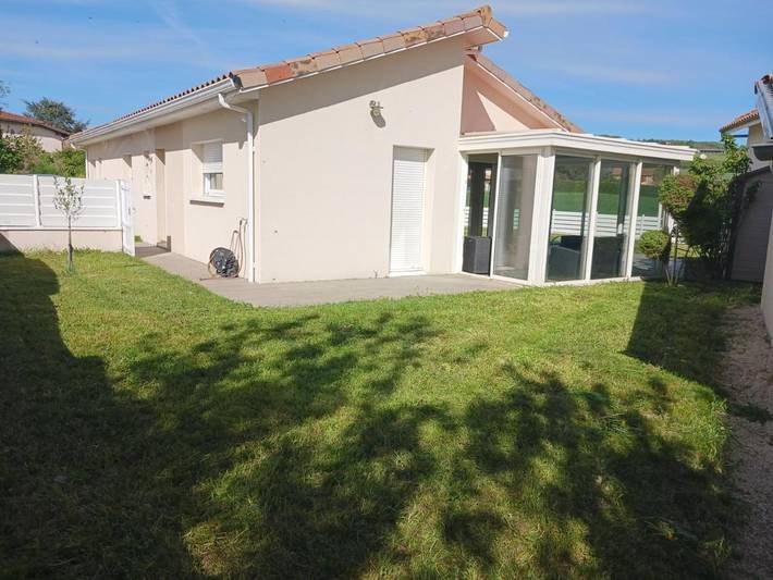 Location de vacances pour 10 personnes, avec vue et jardin dans Reventin-Vaugris