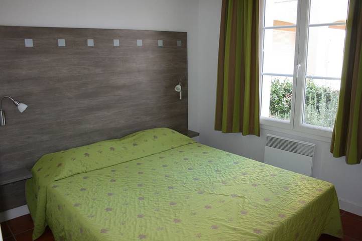 Gîte pour 4 personnes, avec terrasse ainsi que jardin et piscine à Sainte-Cécile-les-Vignes - 2