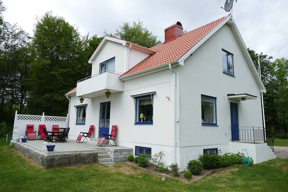Wunderbares Ferienhaus direkt am Åsnensee mit Booten, Kanus, Internet und deutschen Fernsehen in Alshult, Asnen