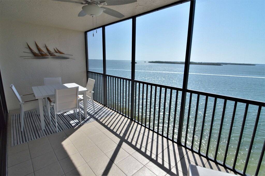 Ganze Wohnung, Sanibel Harbour Resort Bay View Tower 633: Seaside colors inspire this Beachfront Condo in Punta Rassa, Southwest Florida