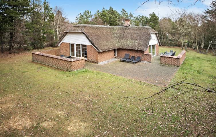 Ferienhaus für 13 Personen, mit Terrasse und Sauna sowie Whirlpool in Vedersø Klit