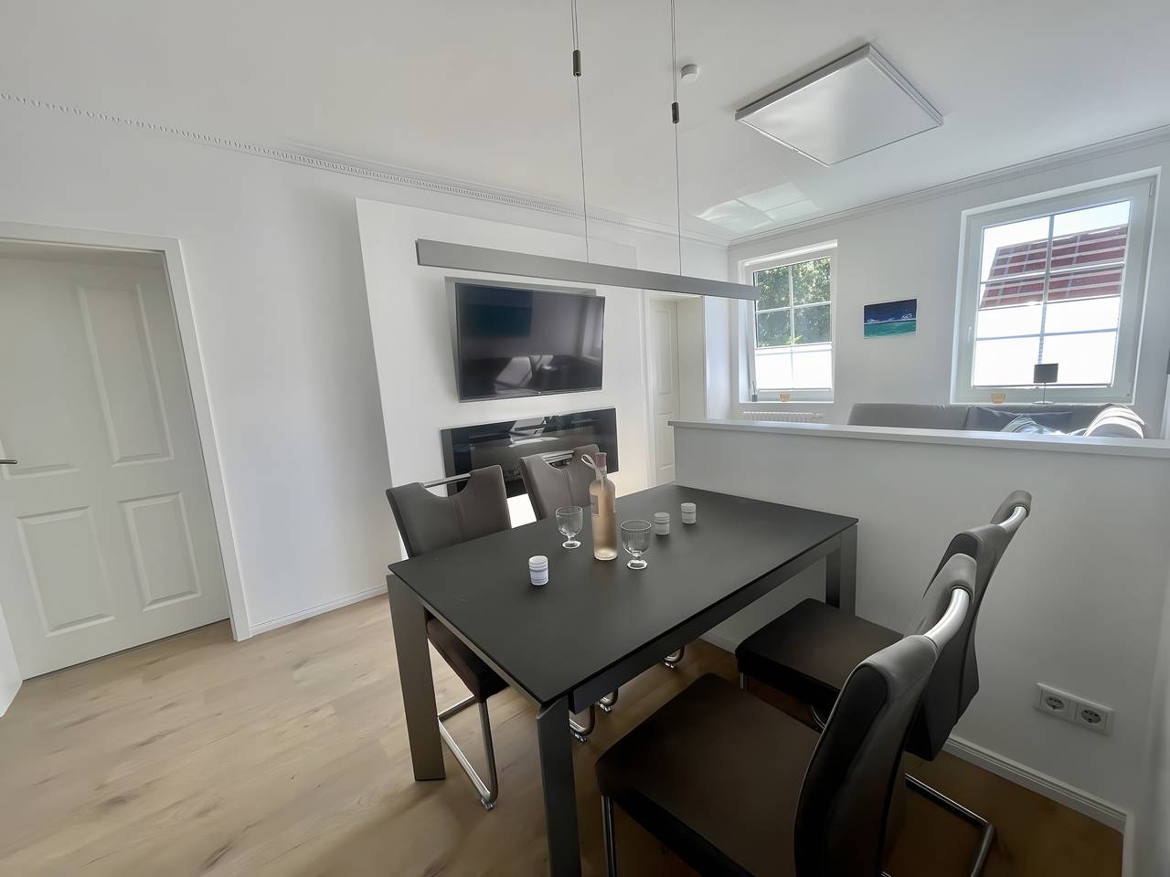Ganze Wohnung, Ferienwohnung 'Hafenblick' mit Meerblick, Wi-Fi und Kamin und Dg-Terrasse mit Abendsonne in Altefähr, Stralsund Umland