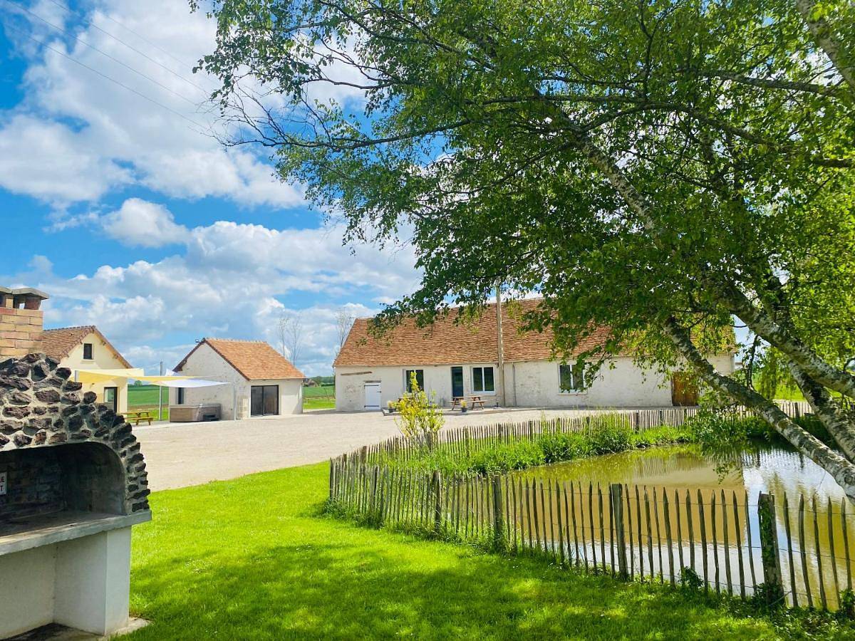 Gîte du Petit tenu 17 couchages -jacuzzi -2h Paris et 6 min gare Vivoin in Nouans, Sarthe