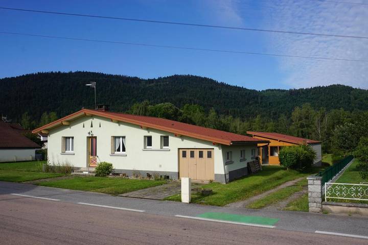 Casa de vacaciones para 6 personas, con jardín además de vistas al lago y vistas - 1