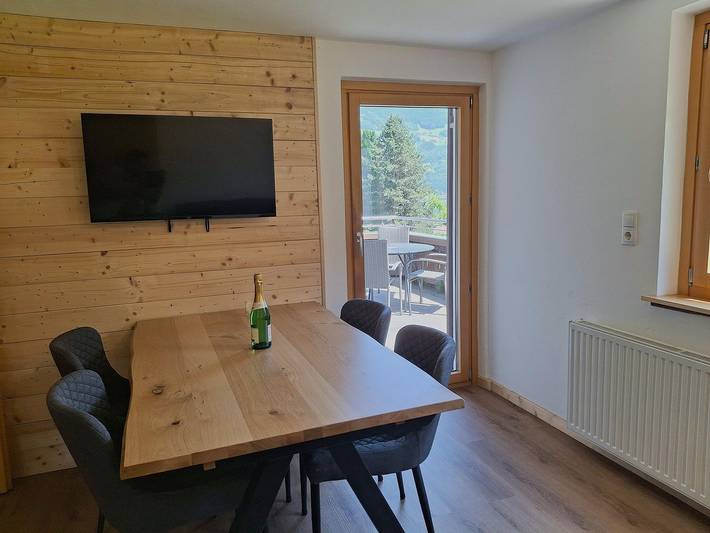 Ganze Wohnung, Alpenfeder Hüsli 4 Personen Ferienwohnung mit Terrasse und Garten in Tschagguns, Schruns-Tschagguns