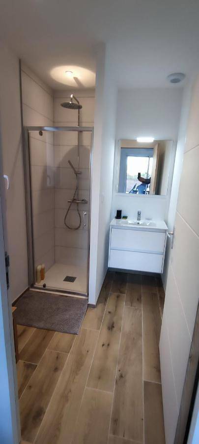 Appartement de vacances entier, Chambre indépendante avec terrasse in Romillé, Région de Rennes