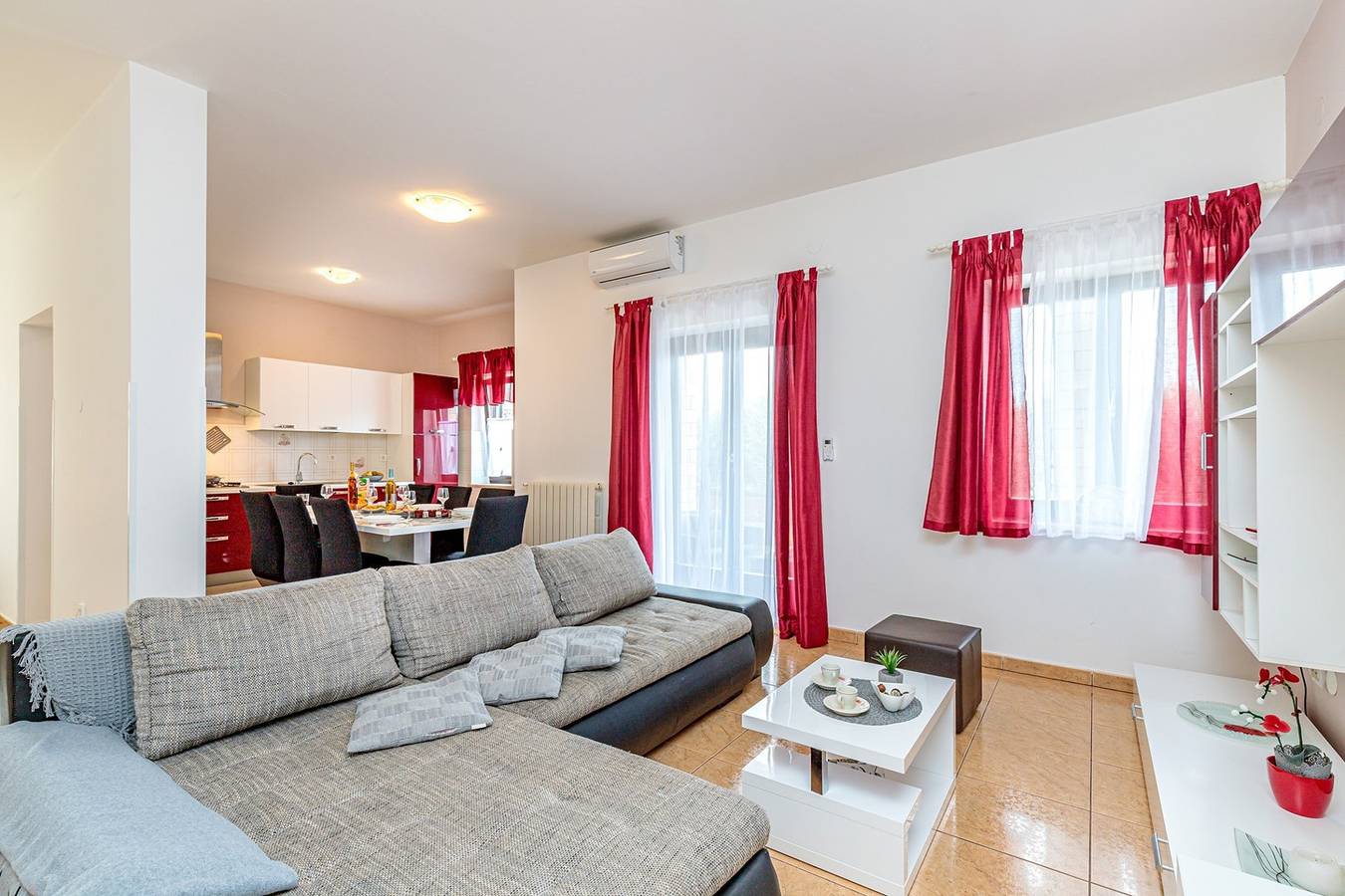 Ganze Wohnung, Apartment Terlevic mit 4 Schlafzimmern und Terrasse in Selina, Zentralistrien