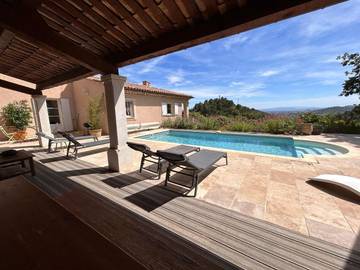 Maison d’hôte pour 4 personnes, avec jardin et piscine ainsi que terrasse et vue à Villeneuve