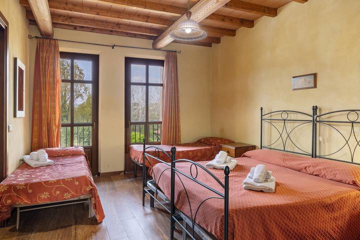 Room 'Del Mugnaio' with Mountain View, Shared Pool and Wi-Fi in Sommariva Perno, Langhe