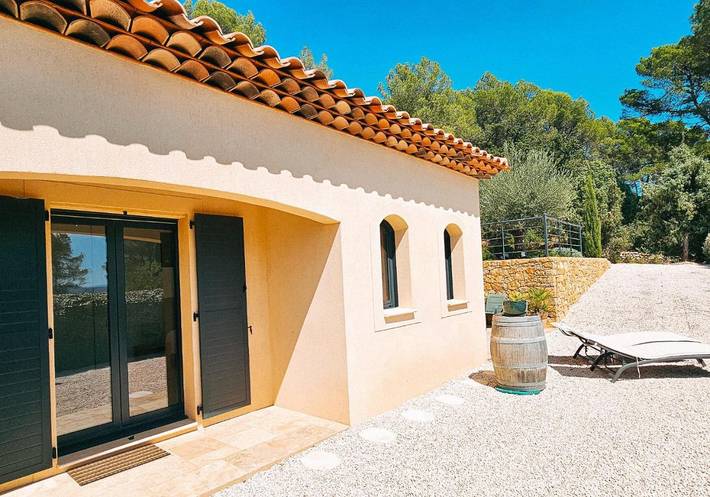 Location de vacances pour 2 personnes, avec terrasse ainsi que jardin et jacuzzi à Entrecasteaux - 3