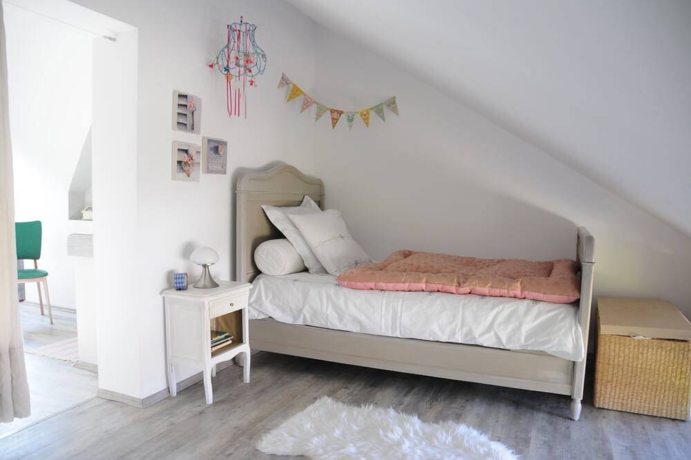 5 minutes from the station, 70 m2 house in a small village. Ideal for family/work in Lipsheim, Strasbourg region