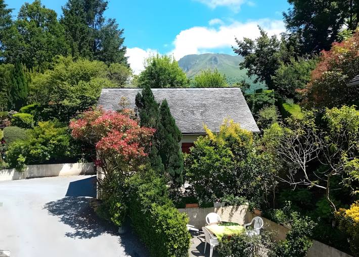 Entire apartment, Bellevue Accous Apartment with Mountain Views, Private Terrace and Wi-Fi in Accous, Béarn