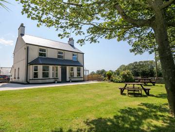 Holiday Rental for 12 People in North-Wales, Isle of Anglesey, Photo 1