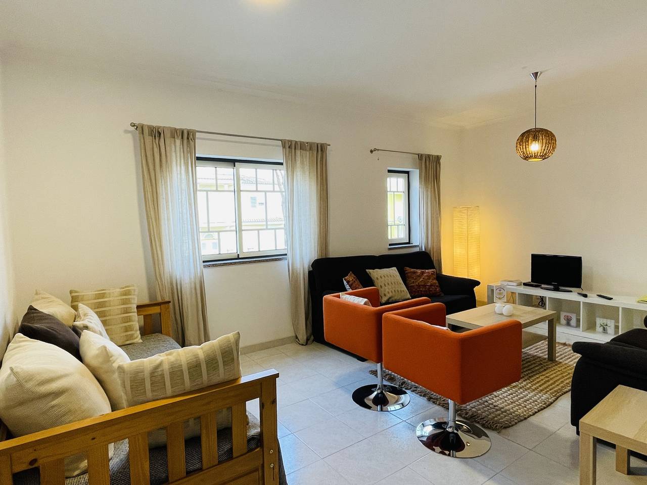 Entire apartment, Sunny 1Br Apartment in Albufeira with Pool, Garden, and Close to Praia da Oura in Praia da Oura, Albufeira