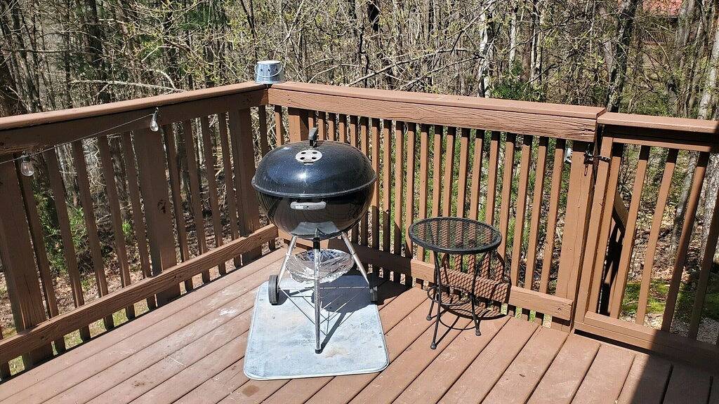 Secluded Cabin w/ Hot Tub, Woodburning Stove, View on Private 2 acres in Cocke County