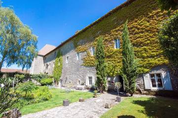 Maison d’hôte pour 2 personnes, avec jardin et vue ainsi que piscine et sauna dans Mortemart