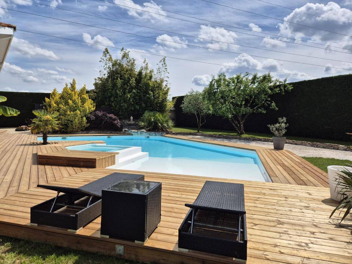 Appartement entier, One-Bedroom Apartment in Eysines, Région de Bordeaux