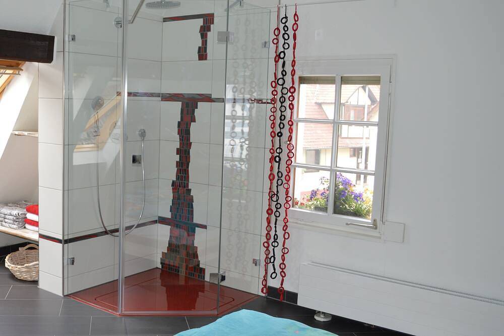 Ganze Wohnung, Gemütliche Ferienwohnung mit Terrasse in der Nähe Karlsruhe in Eggenstein-Leopoldshafen, Rheinebene