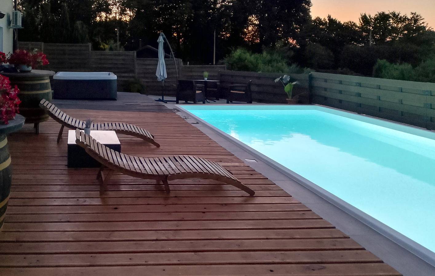 Geräumige 2-Zimmer-Wohnung mit Pool, Terrasse und Parkplatz in Donja Lomnica, Zagreb und Umgebung