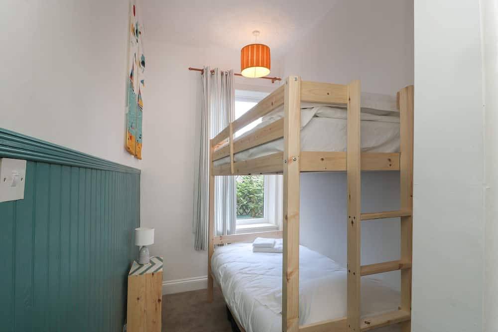 Limpet Lodge, family friendly, country holiday cottage in Tynemouth in Tynemouth, North Tyneside