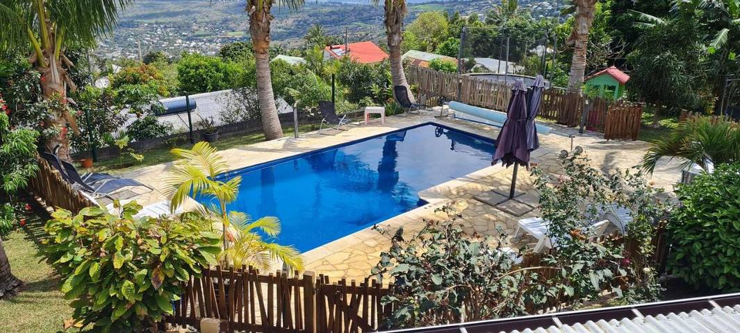 Gîte pour 3 personnes, avec piscine ainsi que jardin et vue à L'Étang-Salé - 2