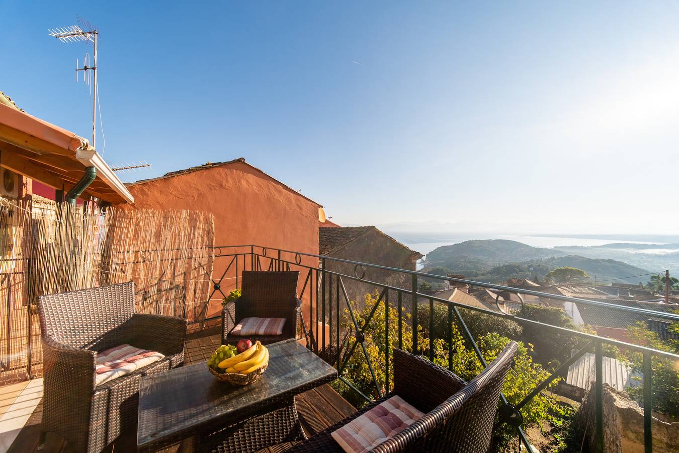 Vakantiehuis "Balis Panorama" met zeezicht, balkon, tuin & Wi-Fi in Corfu