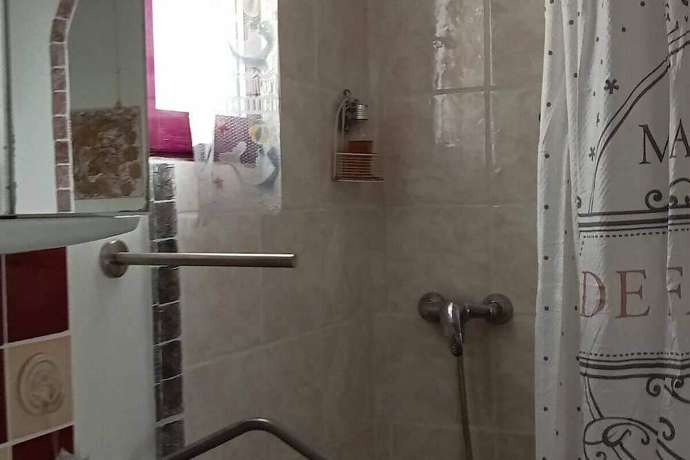 Appartement entier, Charmant  studio entièrement neuf à la campagne in Salernes, Région de Draguignan