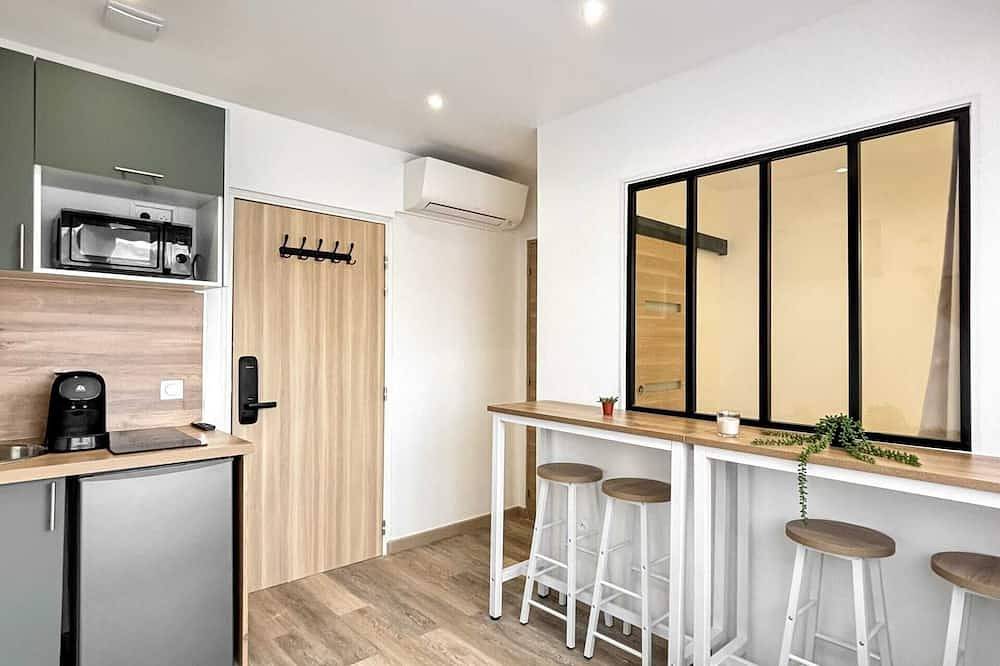 Entire apartment, Hoche A 21 - One Bedroom Apartment, Sleeps 4 in Le Pré-Saint-Gervais, Seine-Saint-Denis